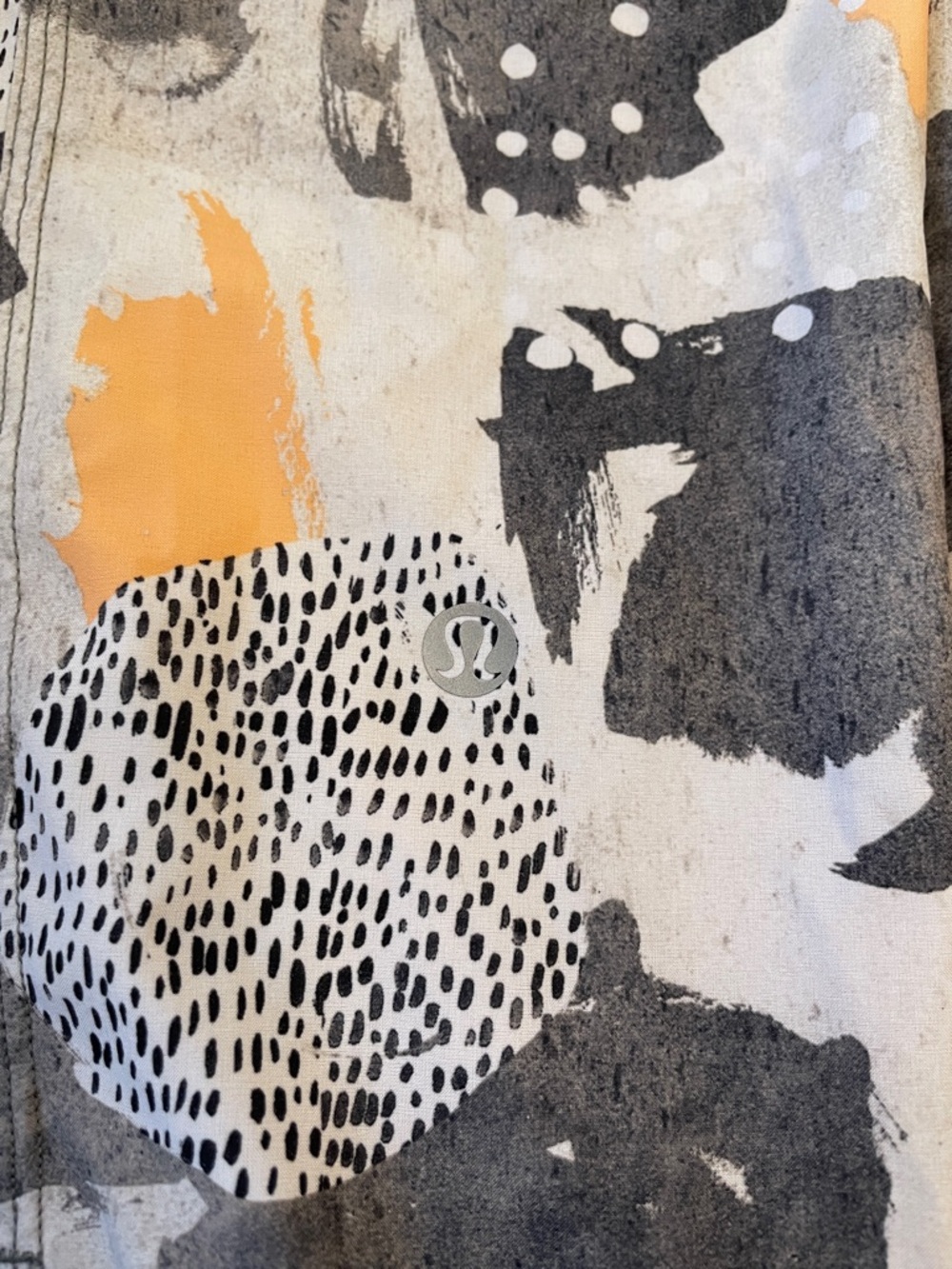NWOT LuLuLemon Abstract Print Lightweight bubble Pants.  Size 6. - Picture 3 of 5